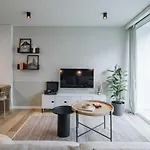 Milfontes - 2 Bedrooms And Shared Pool In Areeiro Lisboa